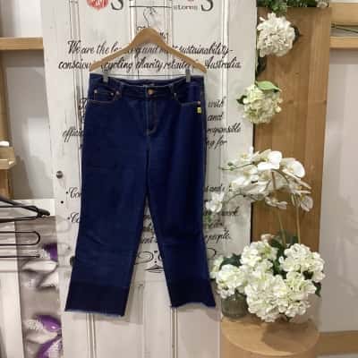 BETTINA LIANO BRAND! Womens  Size 16 Wide Leg Jeans Blue! BEAUTIFUL DARKNBLUE WAS JEANS! FEATURES A RAW HEM AND TONE DENIM AT THE BOTTOM! GREAT FOR DRESSING UP OR DOWN! 