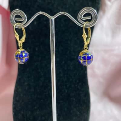 14 K YELLOW GOLD GLOBE PENDANT WITH CONTINENTAL STYLE HOOK EARRINGS  