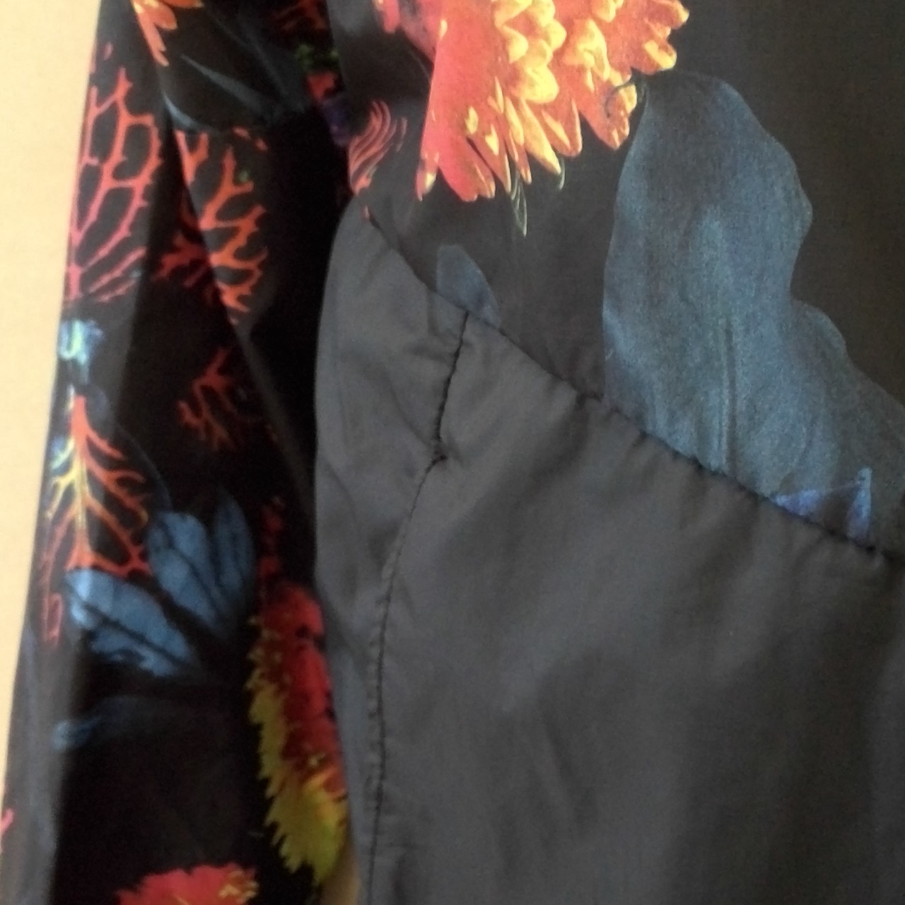 Womens NIKE SPRAY JACKET Size L Black /Multicoloured (s)