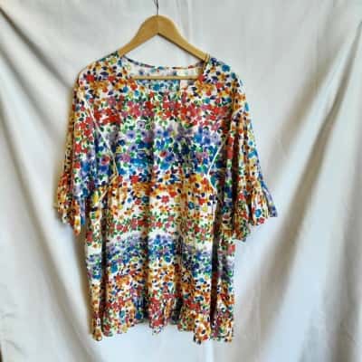  Womens  Trelise Cooper Coop Size XL Vibrant Multicoloured Floral Top Accented Lace Trim 