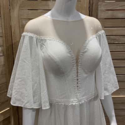  Womens  Size 12 Wedding Dress 