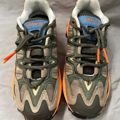 Adidas hyperturf Unisex  Size 7 Sneakers Brown / Orange 