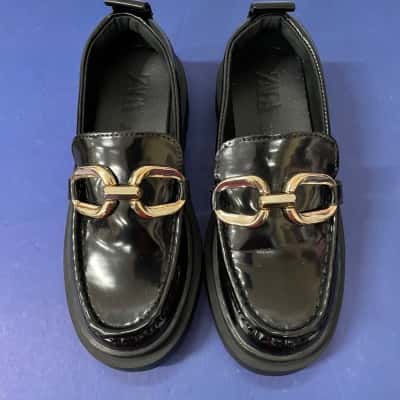 Zara Womens  Size 33 Black  Loafers