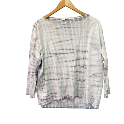 Lululemon Womens  Size 8 3/4 Sleeve Top Grey / White 