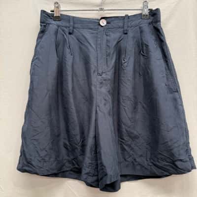 VINCE Navy Blue Silk Shorts With Morher Of Pearl Button Size 6 