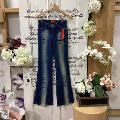 SEVEN 7 SISTERS BRAND! Womens  Size 8 Bootcut Jeans Blue! BNWT! BEAUTIFUL VINTAGE LOOK JEANS! HAS FADED DETAILS! LOW RISE! GREAT FOR ANY OUTFIT!