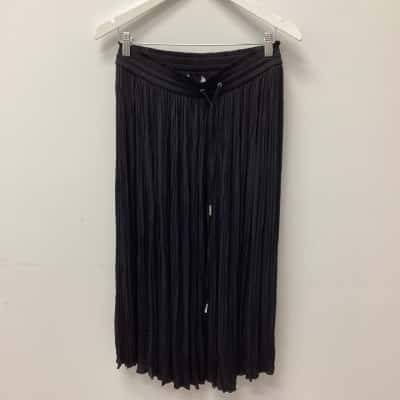 Witchery Womens  Size 12 Pleated Skirt Black  