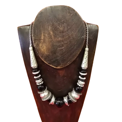 Womens Necklace Silvertone and Black Chunky Beads 