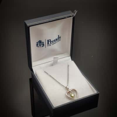 Fantastic Present Italian 925 Silver Chain & Heart With Peridot Detail 44cm Long