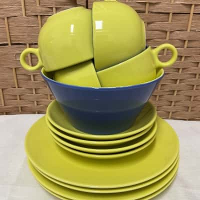 Vintage 13 piece Pagnossin and Esse Design Plates teacups saucers Bowl party birthday wedding made in Italy 13 pieces present dinnerware yellow blue retro 