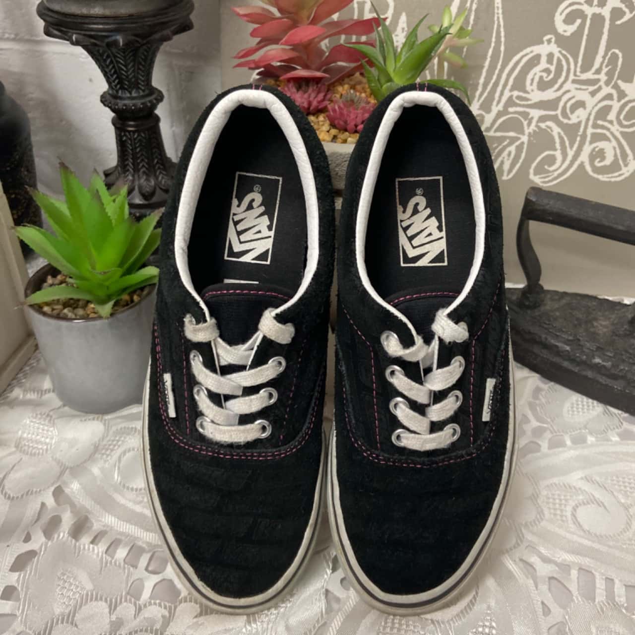 Vans Emboss Black/ White Skate shoe size 5(s)