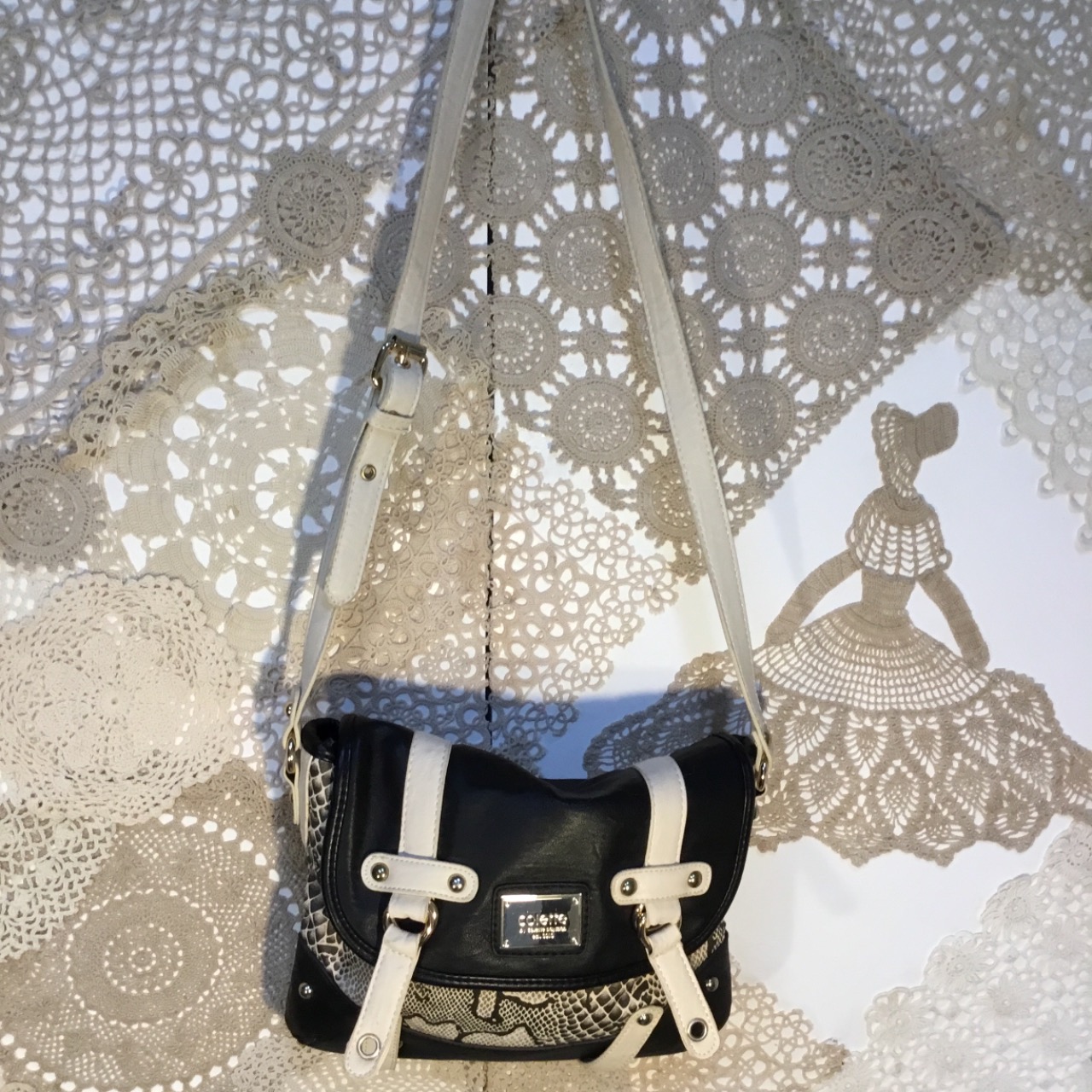Women's Colette Black /Cream Shoulder Bag