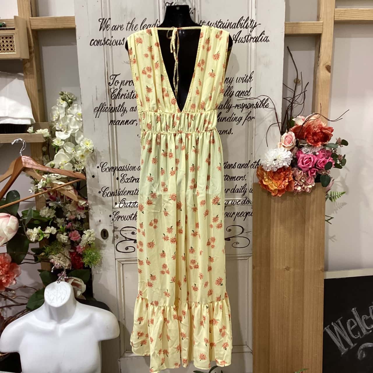 SALE ITEM! ASOS / Asos Design Brand! RRP $179.00!! STUNNING PLUNGING  NECKLINE FLORAL MIDI DRESS! Womens Size 10 Floral Dress / Midi Dress /  Sleeveless Dress Floral / Pattern / Yellow (s)