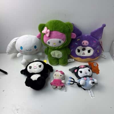 Hello Kitty bundle of 6 