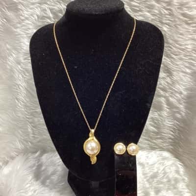 Avon Fashion Women's Earrings & Necklace Set