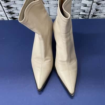 Alias Mae Womens  Size 37 Boots Cream 