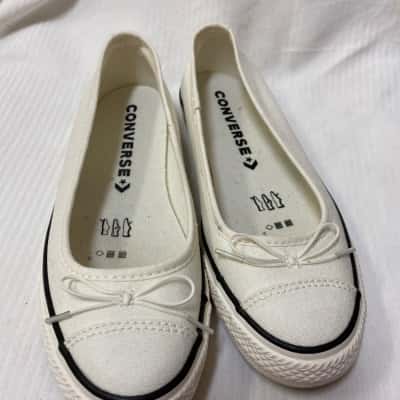 Converse Womens  Size 5 Flats White 