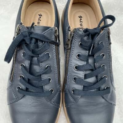 Newport Frenz Women’s  Size 8 Sneakers Blue 