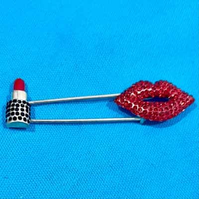 Rock n Roll Red Crystal Pouting Lips w/ Crystal Lipstick Holder Pin Brooch