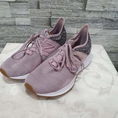 New Balance Womens Size 10 Sneakers Animal Print / Pink  