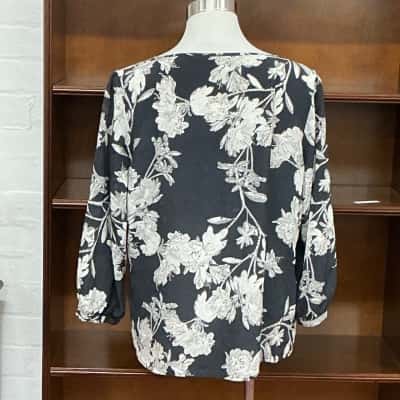 Perri Cutten Womens  Size L 3/4 Sleeve Top Black  / Floral 
