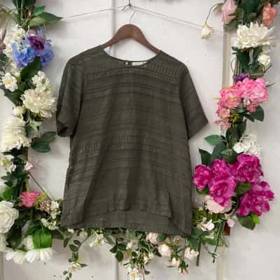 ELK Womens  Size 12 Short Sleeve Top Green opaque 