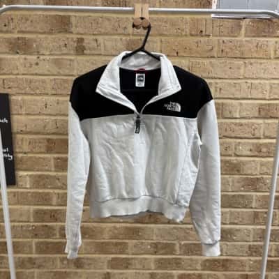 The North Face Womens cropped quarter zip sweatshirt Size M 