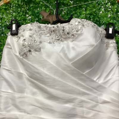 Womens  Size 10/12 Wedding Dress White 