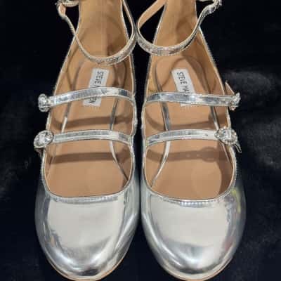  Womens  Size 9 Silver shoes