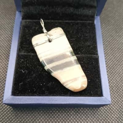 Striped Stone Pendant – Natural Tones with a Rustic Vibe #naturalstone #earthyjewellery #bohostyle