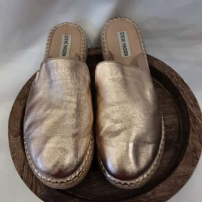 Steve Madden Womens  Size 41 Rose Gold slip-on leather espadrill style shoes