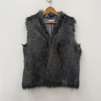 Queenspark Faux Feather Vest - Size XL 