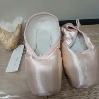  J.Bloch  Serenade Strong Pointe Shoe Womens  Size 3 Flats 