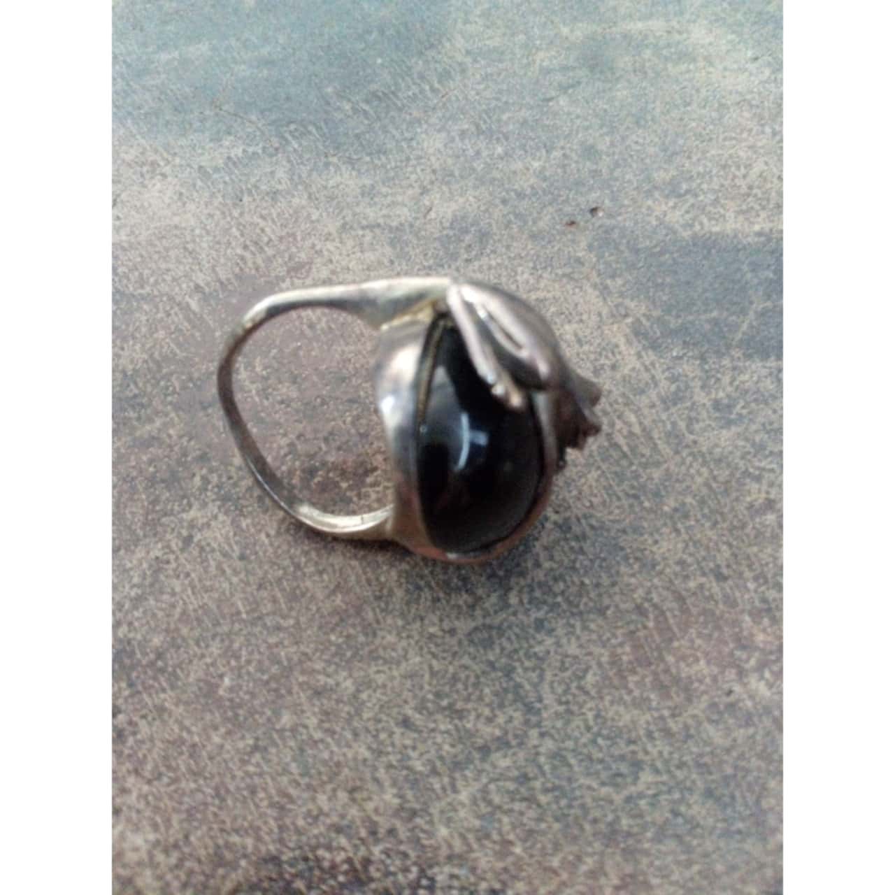 Adorable Hugging Frog Ring Stamped '925'(s)