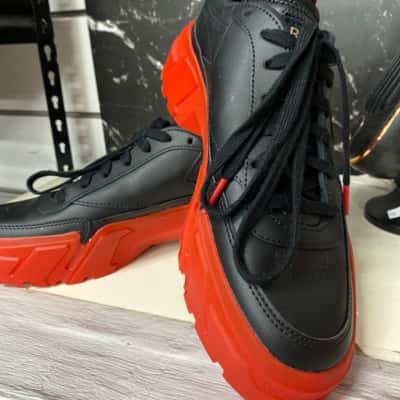 Reebok  kardi B   Size 8 Black  / Red as new 