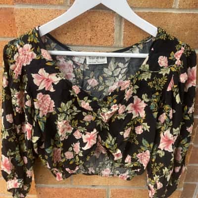 Tree of Life Womens  Size S Floral Top 
