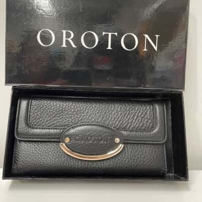 Oroton Womens lirio slim Clutch Black Leather 