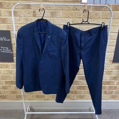 Potix Mens navy suit Size XXXL / 38