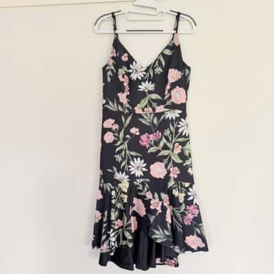 BNWT**Wayne Cooper.   Events Dress.  Size 8 