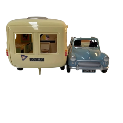 Sylvanian Family. Calico Critters plus Car and Caravan 