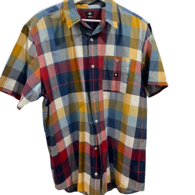 DG  Mens  Size XL Short Sleeve Shirt