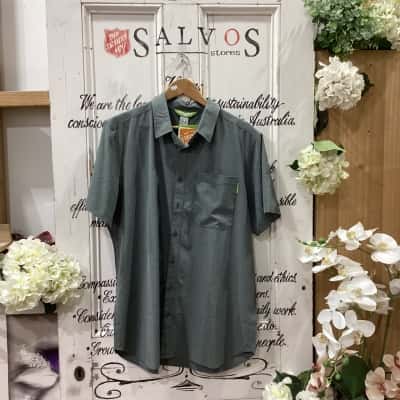 KATHMANDU BRAND! Mens  Size XL Short Sleeve Shirt Grey! BNWT! GREAT BUTTON UP SHORT SLEEVE SHIRT FOR ANY ADVENTURE! QUICK DRYING AND RESISTANT TO CREASING! POLYGIENE FINISH TO HELP CONTROL ODOURS! 