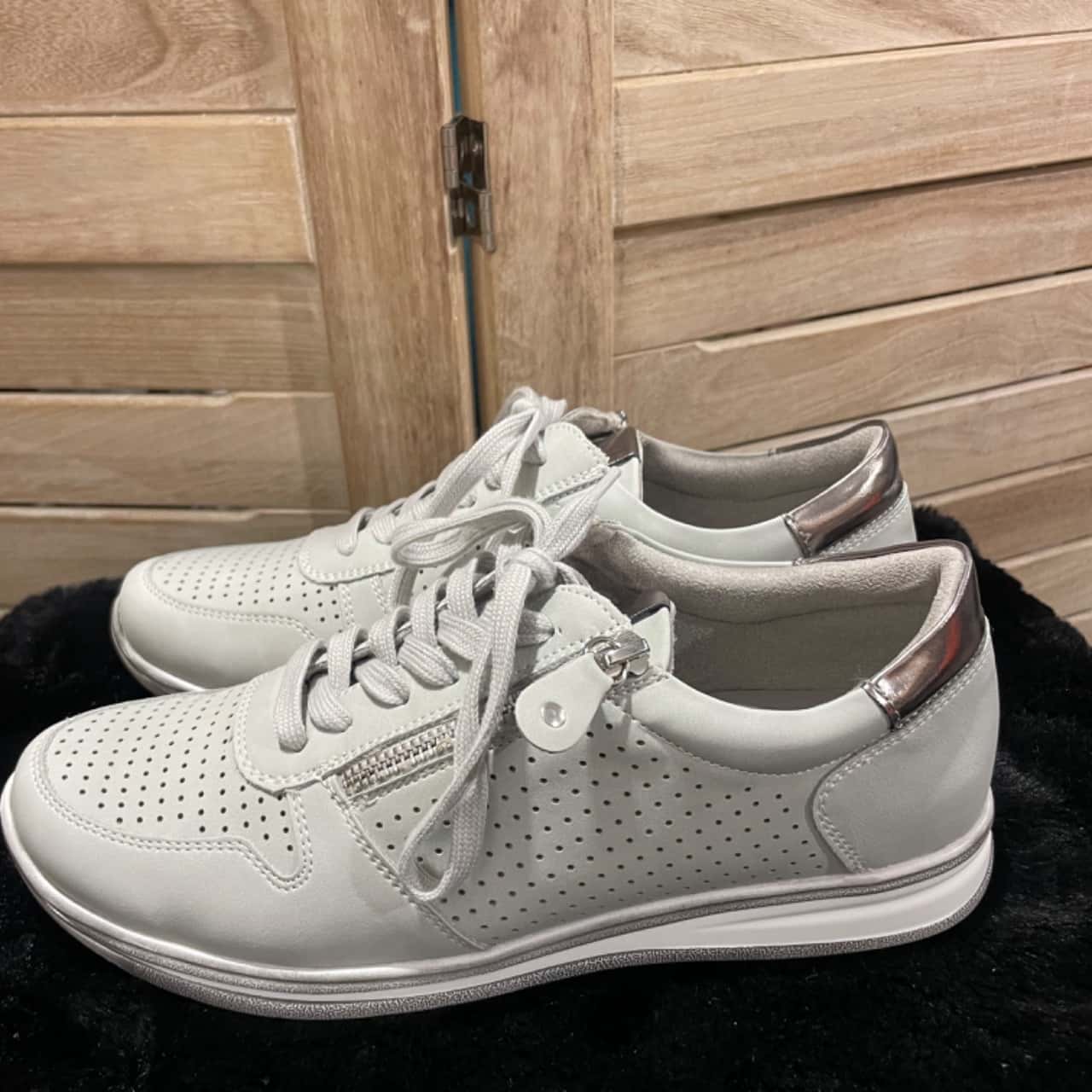 Womens Grey / Silver shoes