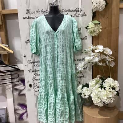 TWO T-S BRAND! Womens  Size 16 Maxi Dress Gingham / White/ Mint! BEAUTIFUL SOFT GINGHAM DRESS! BUTTON UP DESIGN! GREAT FOR DRESSING UP OR DOWN! HAS BALLON SLEEVES!
