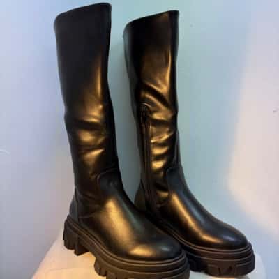 NEW - Black Glassons Boots  