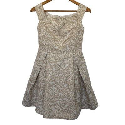 Slide Show Size 8 Beige / White Dress