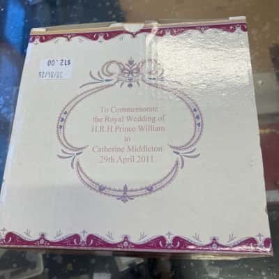 Prince William and Catherine commemorative fine bone china mug