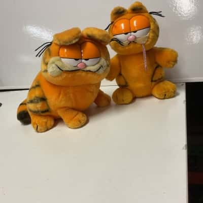 Vintage Garfield stuffed toys x 2