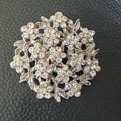  Round Womens Brooch Silver  Tone with  Crystal
