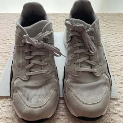 Under Armour Mens  Size 12 (31cm) Sneakers Black  / Grey / White 